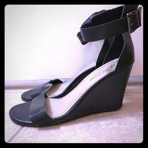 Black wedge Kenneth Cole Sz 7